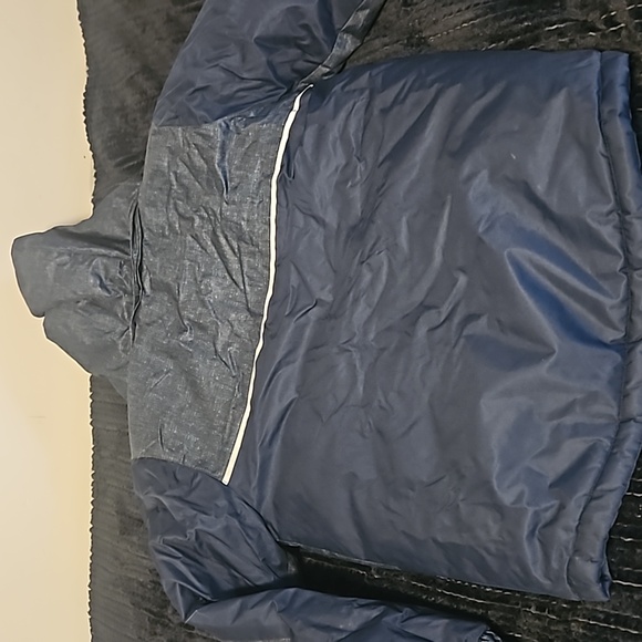 Kids winter coat. Nice and warm. - Picture 4 of 4